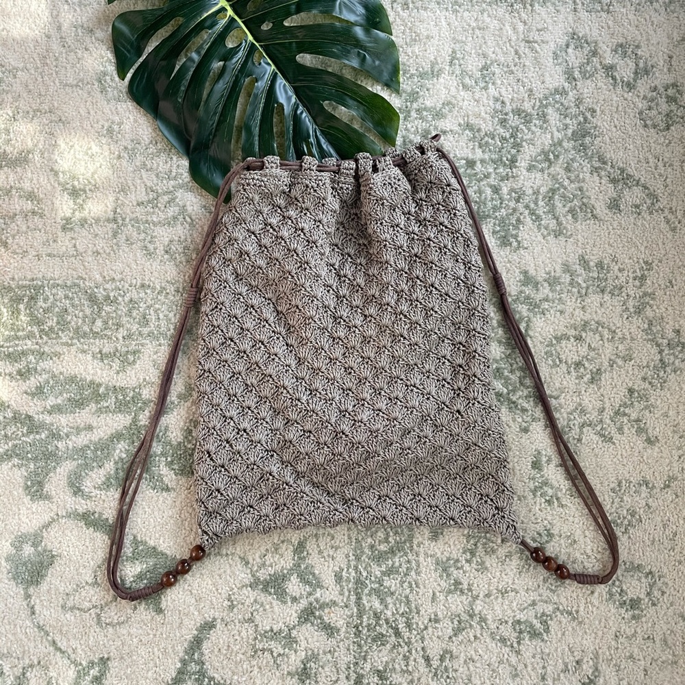 Gap drawstring woven bag